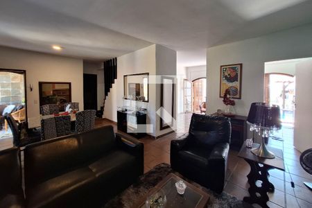 Sala de casa para alugar com 5 quartos, 360m² em Piratininga, Niterói