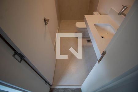 BANHEIRO DA SUITE 1 de casa de condomínio à venda com 3 quartos, 185m² em Parque das Araucárias, Campinas