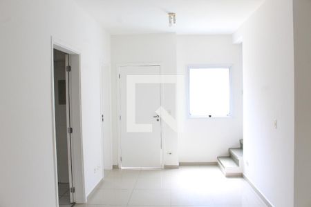 Sala de casa de condomínio para alugar com 2 quartos, 83m² em Paisagem Renoir, Cotia