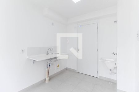 Sala - Cozinha de apartamento para alugar com 2 quartos, 29m² em Vila Carmosina, São Paulo