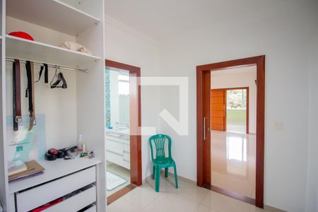 Closet da suíte de casa de condomínio à venda com 5 quartos, 569m² em Estância do Hibisco, Contagem