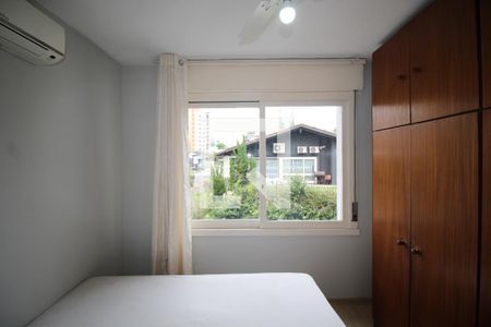 Quarto 1 de apartamento para alugar com 2 quartos, 75m² em Petrópolis, Porto Alegre