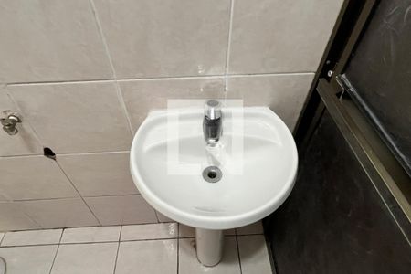 Banheiro de apartamento para alugar com 1 quarto, 45m² em Aparecida, Santos