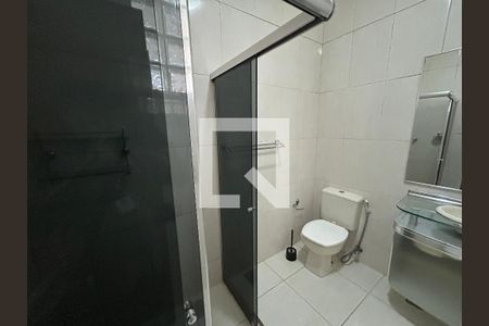 Banheiro de casa para alugar com 1 quarto, 65m² em Higienópolis, Rio de Janeiro