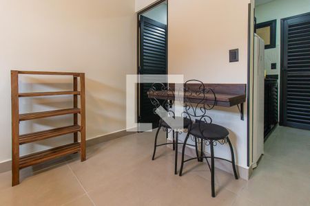Quarto de kitnet/studio para alugar com 1 quarto, 18m² em Boqueirão, Curitiba