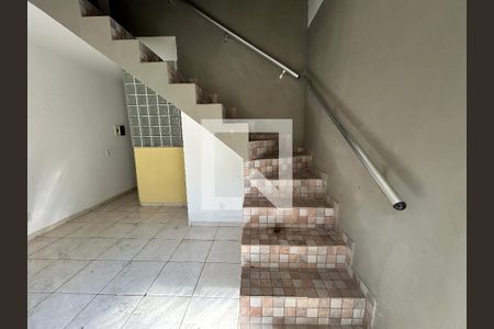 Escada de casa para alugar com 3 quartos, 120m² em Cascadura, Rio de Janeiro