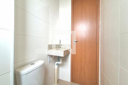 Banheiro de apartamento para alugar com 2 quartos, 54m² em Parque Industrial, Campinas