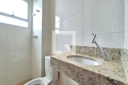 Banheiro de apartamento para alugar com 2 quartos, 54m² em Parque Industrial, Campinas