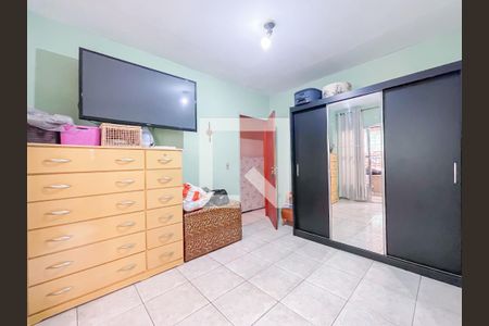 Suíte de casa à venda com 6 quartos, 220m² em Metalúrgicos, Osasco