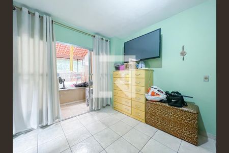 Suíte de casa à venda com 6 quartos, 220m² em Metalúrgicos, Osasco