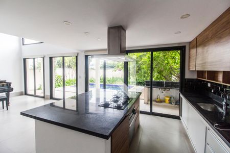 Sala  de casa de condomínio para alugar com 4 quartos, 389m² em Alphaville, Santana de Parnaíba