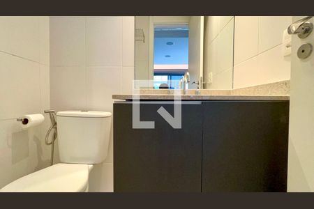 Banheiro de kitnet/studio para alugar com 1 quarto, 33m² em Vila Madalena, São Paulo