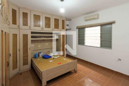 Quarto de casa à venda com 4 quartos, 200m² em Vila Antonieta, São Paulo