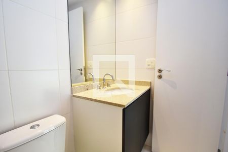 banheiro de kitnet/studio para alugar com 1 quarto, 33m² em Vila Madalena, São Paulo