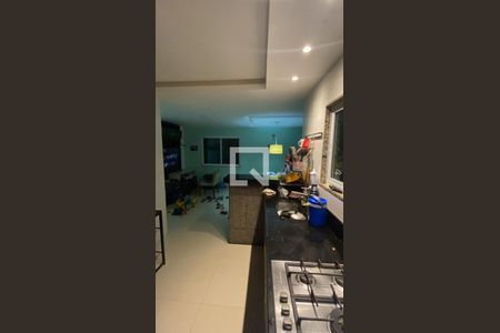 Cozinha de casa de condomínio para alugar com 2 quartos, 70m² em Inoa , Maricá