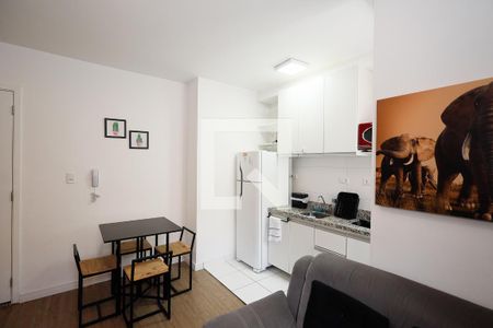 Sala / Cozinha  de apartamento para alugar com 1 quarto, 31m² em Vila Mazzei, São Paulo
