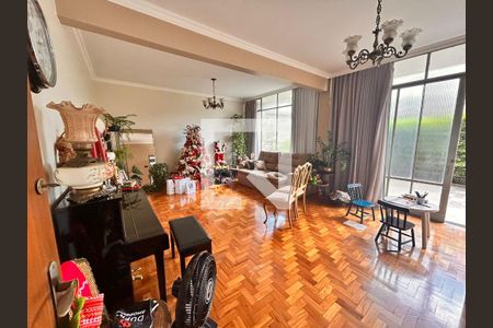 Sala de casa para alugar com 5 quartos, 322m² em Colégio Batista, Belo Horizonte