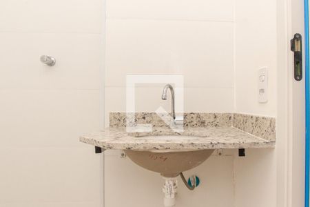 Banheiro de apartamento para alugar com 1 quarto, 28m² em Vila Mazzei, São Paulo