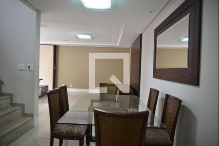 Sala de casa para alugar com 3 quartos, 143m² em Vila Scarpelli, Santo André