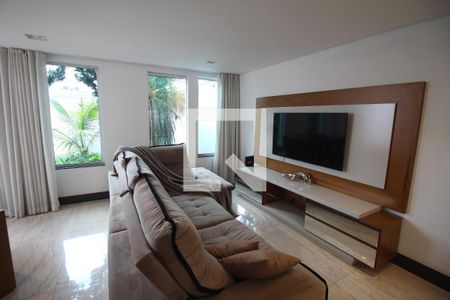 Sala de casa à venda com 4 quartos, 322m² em Tirol, Contagem