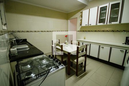 Cozinha de casa para alugar com 2 quartos, 70m² em Cidade Ocian, Praia Grande