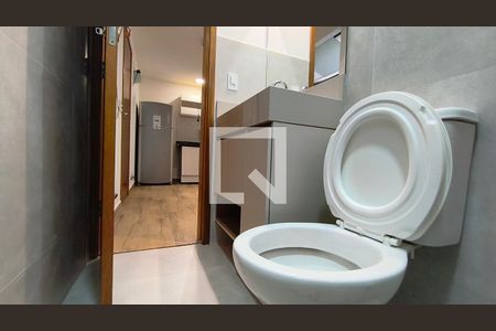 Banheiro de kitnet/studio para alugar com 1 quarto, 38m² em Mirandópolis, São Paulo