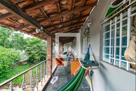 Varanda de casa à venda com 3 quartos, 200m² em Salgado Filho, Belo Horizonte