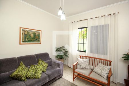 Sala de TV de casa à venda com 4 quartos, 272m² em Vila Scarpelli, Santo André