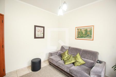 Sala de TV de casa à venda com 4 quartos, 272m² em Vila Scarpelli, Santo André