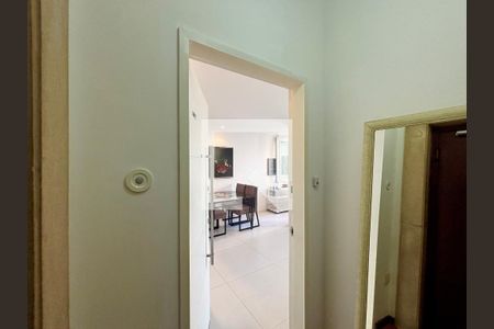 Hall de entrada externo de apartamento à venda com 1 quarto, 40m² em Copacabana, Rio de Janeiro