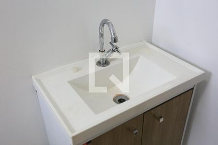 Banheiro de kitnet/studio para alugar com 1 quarto, 25m² em Vila Sonia, São Paulo