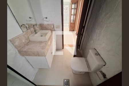 Banheiro 1 de casa para alugar com 4 quartos, 261m² em Cosme Velho, Rio de Janeiro