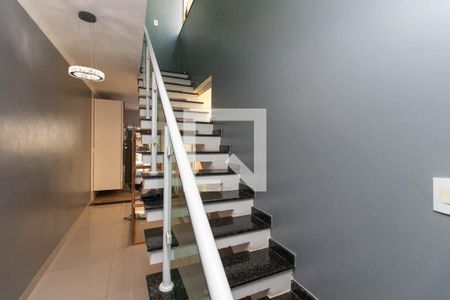 Escada de casa à venda com 3 quartos, 180m² em Vila Mazzei, São Paulo