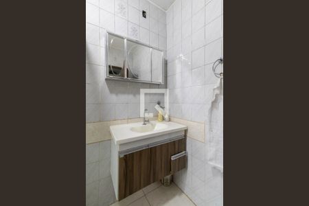 Banheiro Suíte 1 de casa para alugar com 3 quartos, 200m² em Vila Germaine, São Paulo