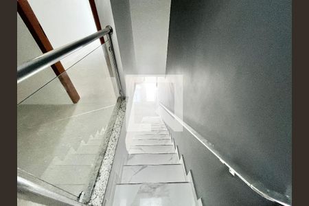 Escada de casa à venda com 2 quartos, 135m² em Vila Prado, São Paulo