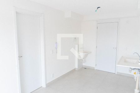 Sala/Cozinha de apartamento para alugar com 1 quarto, 27m² em Jardim Itacolomi, São Paulo
