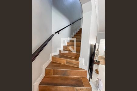 Escada de casa à venda com 3 quartos, 204m² em Vila das Merces, São Paulo