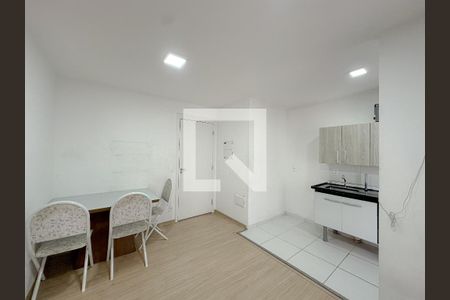 Sala/Cozinha de apartamento para alugar com 2 quartos, 42m² em Parque Industrial Tomas Edson, São Paulo