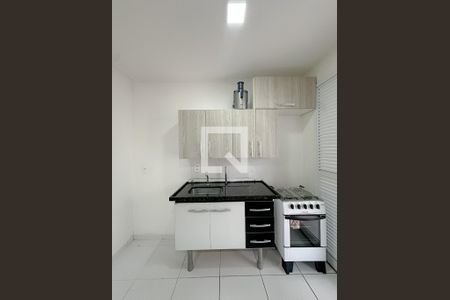 Sala/Cozinha de apartamento para alugar com 2 quartos, 42m² em Parque Industrial Tomas Edson, São Paulo