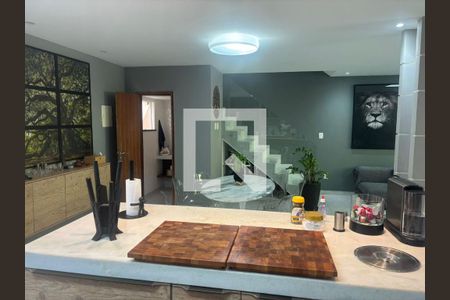 Sala de casa de condomínio para alugar com 3 quartos, 214m² em Freguesia (Jacarepaguá), Rio de Janeiro