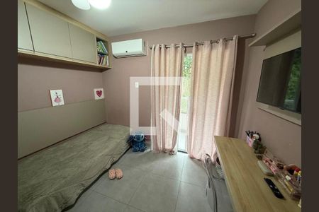 Quarto de casa de condomínio para alugar com 3 quartos, 214m² em Freguesia (Jacarepaguá), Rio de Janeiro
