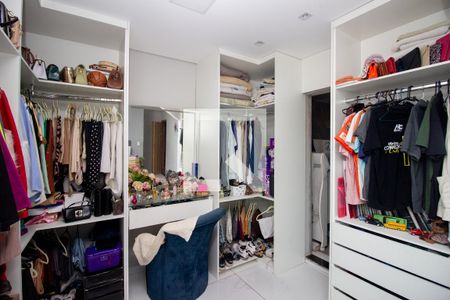 Closet da suíte de apartamento para alugar com 3 quartos, 200m² em Jd Perla, Contagem