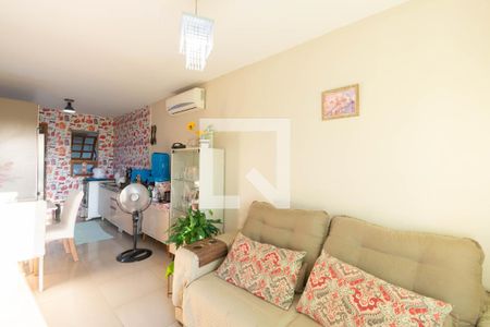 Casa à venda com 2 quartos, 95m² em Guajuviras, Canoas