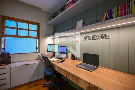 Escritório de casa à venda com 5 quartos, 332m² em Vila Inah, São Paulo