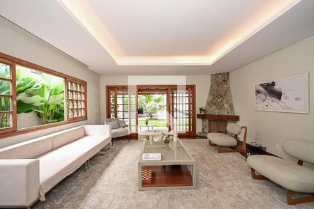 Casa à venda com 5 quartos, 332m² em Vila Inah, São Paulo