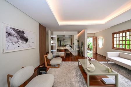 Casa à venda com 5 quartos, 332m² em Vila Inah, São Paulo