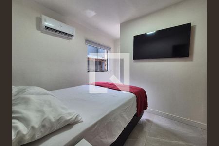 Suíte  de casa de condomínio para alugar com 2 quartos, 300m² em Vargem Pequena, Rio de Janeiro