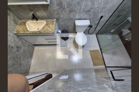 Banheiro suite  de casa de condomínio para alugar com 2 quartos, 300m² em Vargem Pequena, Rio de Janeiro