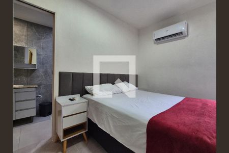 Suíte  de casa de condomínio para alugar com 2 quartos, 300m² em Vargem Pequena, Rio de Janeiro