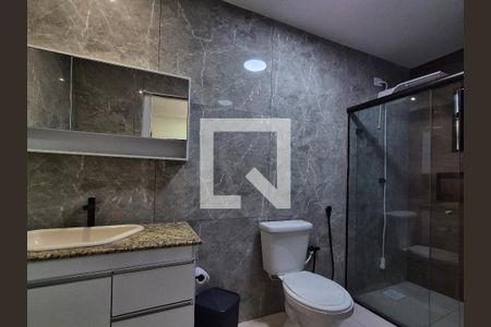 Banheiro suite  de casa de condomínio para alugar com 2 quartos, 300m² em Vargem Pequena, Rio de Janeiro